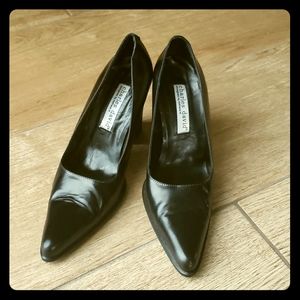 Charles David black leather pumps